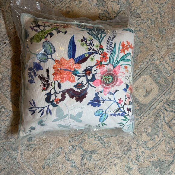 ANTHROPOLOGIE Karine Indoor/Outdoor Pillow NEW‎ WITH TAG set of 2 - Picture 4 of 6